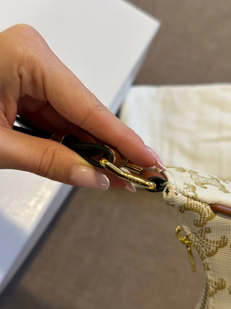Celine Medium Ava Triomphe White/Gold - Зображення 8